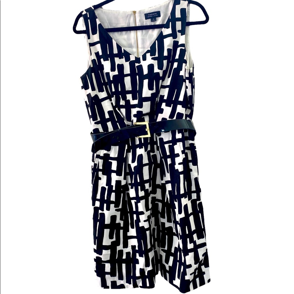 Tahari Arthur S Levine dress with pockets. Black and white. Size 10.
